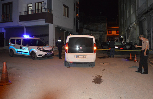 Elazığ'da otomobilde oturan 3 kişiye silahlı saldırı