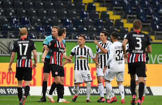 Freiburg kaçtı, Frankfurt yakaladı