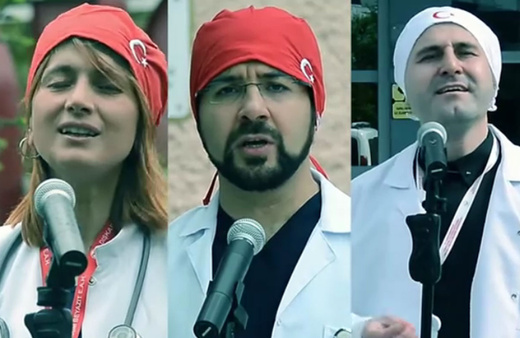 Korona günlerinde dayanışma! Sağlık çalışanları sağlık için çalıp söyledi