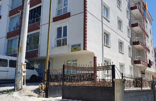 Kırşehir'de 24 ailenin yaşadığı bina karantinaya alındı