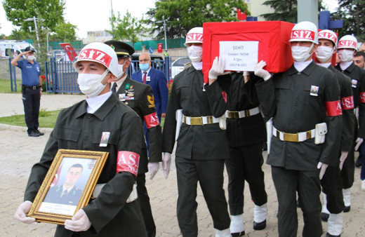 İdlib şehidi Teğmen Canberk Tatar memleketi Elazığ'da toprağa verildi