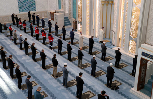 Bayram namazına gidenler ne yapmalı? Bilim Kurulu üyesi tek tek açıkladı