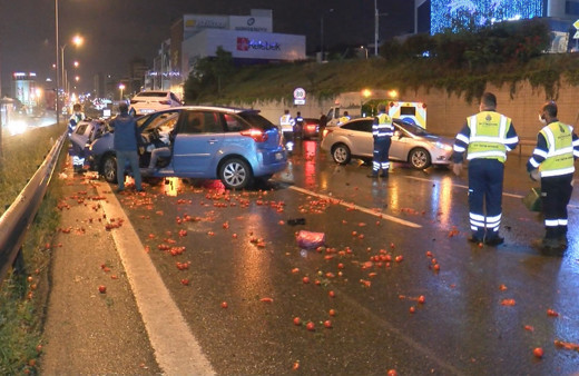 Maltepe'de kaygan yol zincirleme kazaya neden oldu