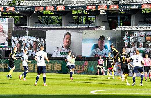 Dünyada bir ilk! Taraftarlar videokonferans ile maçta