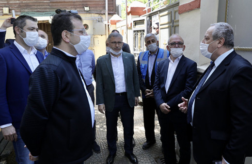 İmamoğlu haçı koparılan kiliseyi ziyaret etti: Dua edin bize