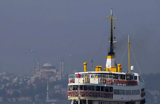 İstanbul'da lodos nedeniyle bazı vapur seferleri yapılamıyor