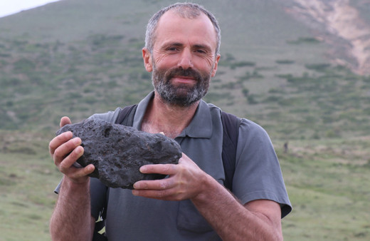 Aksaray'da dağda adaçayı ve kekik toplayan adam göktaşı buldu