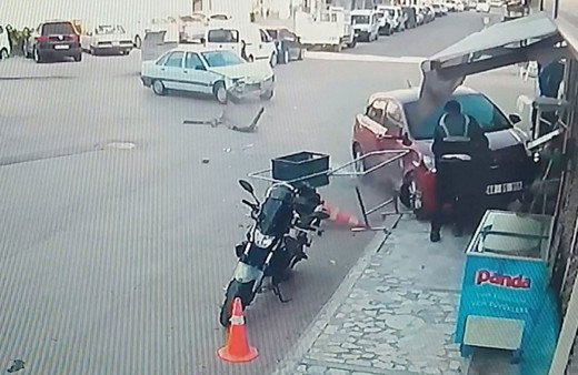 Otomobilin altında kalmaktan saniyelerle böyle kurtuldu