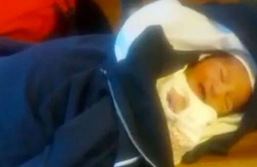 Afyonkarahisar'da 3 günlük bebeği alüminyum folyoya sarıp sokağa bıraktılar