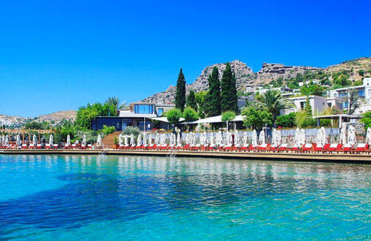 Türkbükü'nde şezlong fiyatları uçtu! Şezlongun günlük kirası 1000, yemek istersen 2 bin lira...