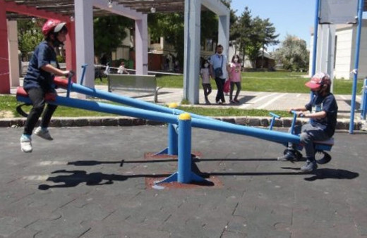 18 yaş altı çocuklara sokak izni saat kaça kadar-kaçta bitiyor?