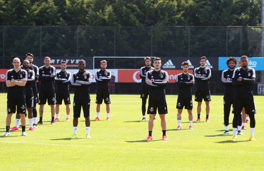Beşiktaşlı futbolcular, George Floyd'u andı