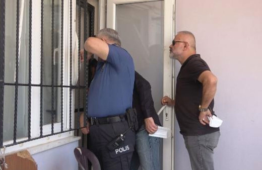 Antalya'da madde bağımlısı genç, annesini eve kilitledi