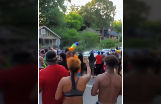 Atlanta’da protestocular su tabancalarıyla polislere zor anlar yaşattı