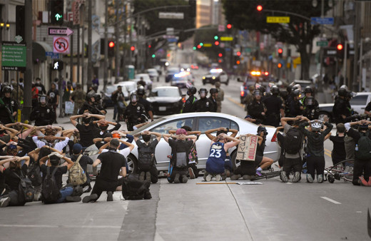 ABD'de George Floyd için düzenlenen gösterilerde gözaltı sayısı 10 bini geçti