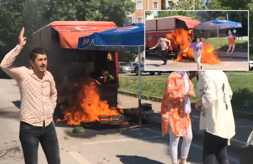 Zabıtanın kaldırmaya çalıştığı karpuz yüklü aracını benzinle yaktı