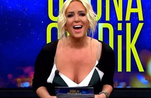 Saba Tümer 1998 yılına götürdü! Haber spikerliği yaptığı anlar olay oldu