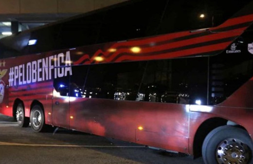 Dünya devinin otobüsüne saldırı! 2 yıldız hastaneye kaldırıldı