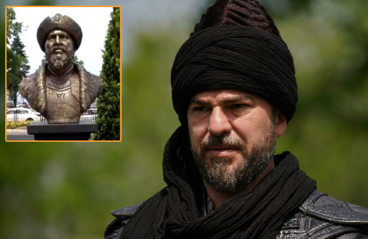 Ertuğrul Gazi diye Engin Altan Düzyatan'ın heykeli dikildi! 2 kişi kovuldu