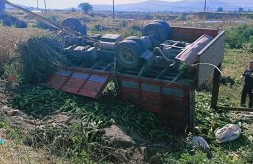 Aydın'da tarım işçilerini taşıyan kamyon devrildi: 2 ölü, 8 yaralı