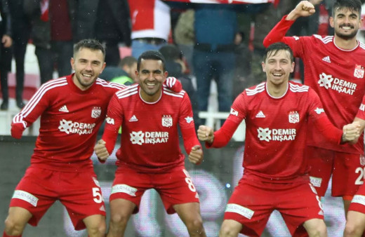 Galatasaray Emre Kılınç ve Mert Hakan Yandaş transferini bitirdi