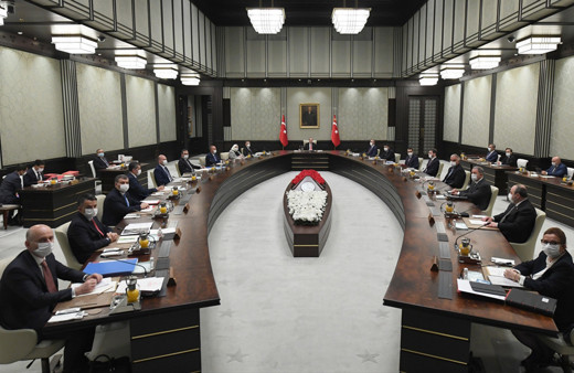 65 yaş üstü ve 18 yaş altı sokağa çıkma yasağı bitti! İşte kalkan yasaklar