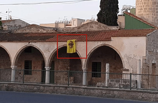 Rumlar iyice kudurdu! Şimdi de camiye Bizans bayrağı astılar