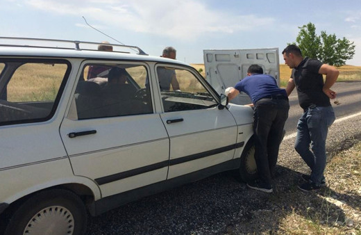 Tunceli'de vefa destek ekibi bu kez otomobil tamir etti