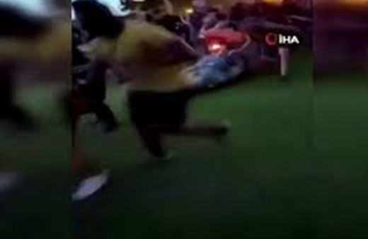 ABD'de protestocular Kristof Kolomb'un heykelini söküp göle attı