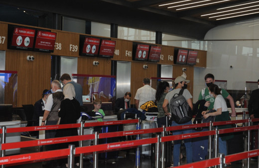 Korona sonrası İstanbul Havalimanı'nda yurt dışı uçuşlar başladı