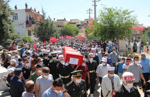 İdlib şehidi 'Kahrolsun PKK' sloganları ile son yolculuğuna uğurlandı