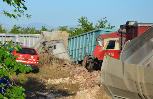 Malatya'da iki yük treni çarpıştı ölü ve yaralılar var