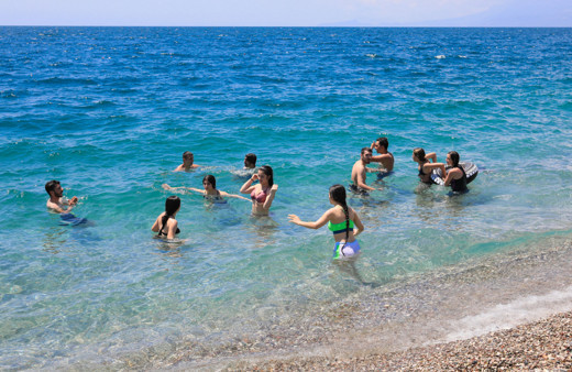 Dünyaca ünlü sahilde sosyal mesafeli yoğunluk