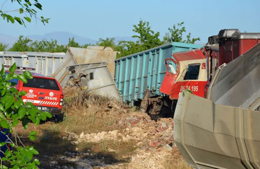 Malatya Battalgazi ilçesinde iki yük treni kafa kafaya çarpıştı: 1 ölü 3 yaralı