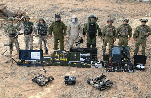 Türk askeri Libya'da siviller için tehdit oluşturan mayınları temizlemeye başladı