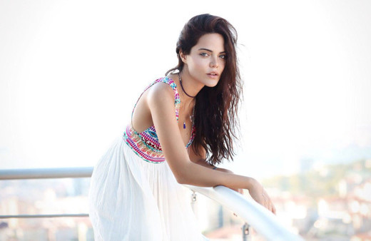 ATV Bir Zamanlar Çukurova yıldızı Hilal Altınbilek teknede iş adamıyla yakalandı!