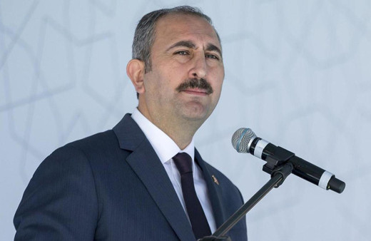 Bakan Abdulhamit Gül üniversite yıllarında yazdığı şiiri okudu