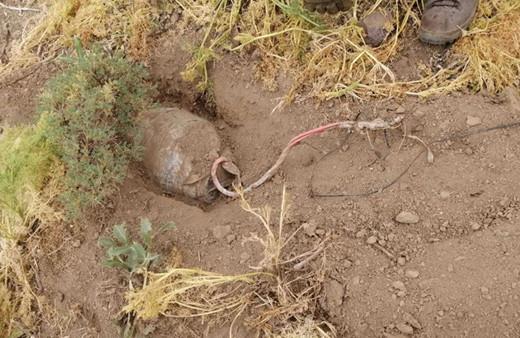 Hakkari'de PKK'lı teröristlere ait silah, patlayıcı ve mühimmat ele geçirildi