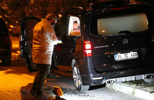 İzmir'de İnsan Hakları Federasyonu Başkanı Eligül'ün aracına silahlı saldırı