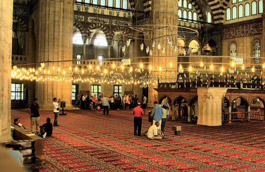 Cuma namazı kaç rekat nasıl kılınır? Cuma namazı farz mı?