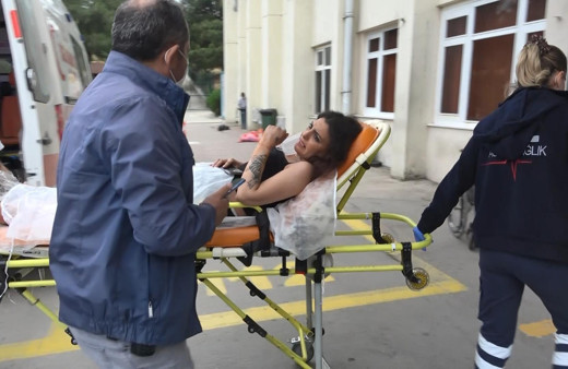 Kıskançlık tartışmasında sevgilisini tüfekle vurup, otomobilden attı