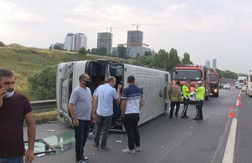 Hadımköy'de minibüs devrildi çok sayıda yaralı var