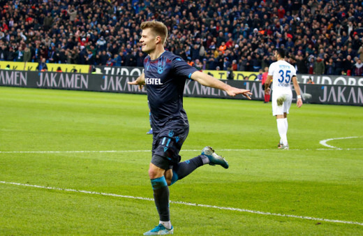 Alexander Sörloth, Eddie Newton'u yıktı