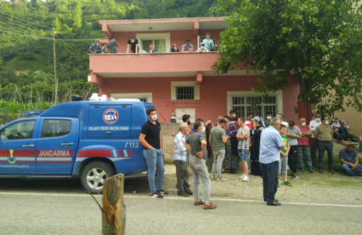 Giresun'da bir kişi eşini bıçakla öldürdükten sonra intihar etti