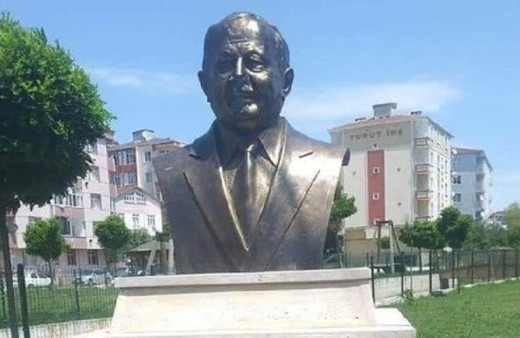 Tekirdağ'daki Necmettin Erbakan'ın büstü olay oldu bakın kim yaptırmış