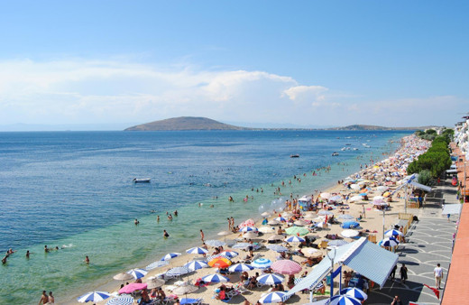 Koronavirüste yeni uyarı! Plajda yan yana oturunca bile bulaşıyor!