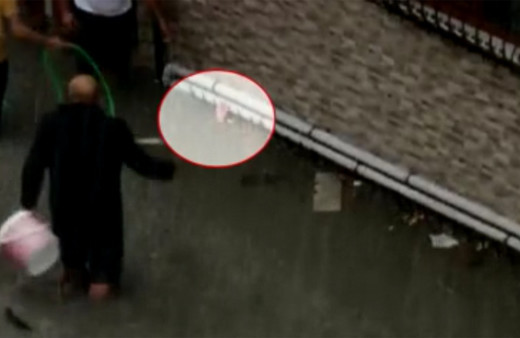 İstanbul Esenyurt’ta su basan bodrum katta dehşete düşüren görüntüler