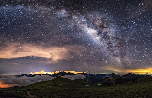 Bilim insanları Samanyolu Galaksisi'nde 6 milyar Dünya olabileceğini açıkladı