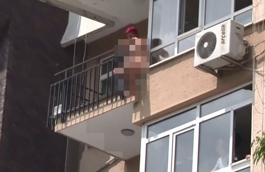 Kadıköy'de çırıl çıplak soyunan kadın intihara kalkıştı! İşte o anlar