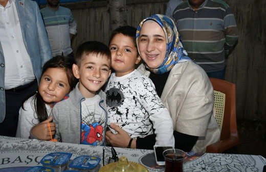 Özlem Zengin kimdir aslen nereli eşi ve çocukları kimdir?